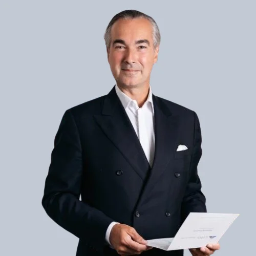 Portrait of Dr Ariel Sergio Davidoff, founder and partner at Davidoff Law, expert in international structuring, family governance, and corporate law